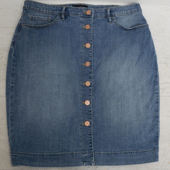Banana Republic Dresses & Skirts - ❤BANANA REPUBLIC BUTTON DOWN JEAN SKIRT, size 12 Banana Republic Dresses & Skirts - ❤BANANA REPUBLIC BUTTON DOWN JEAN SKIRT, size 12